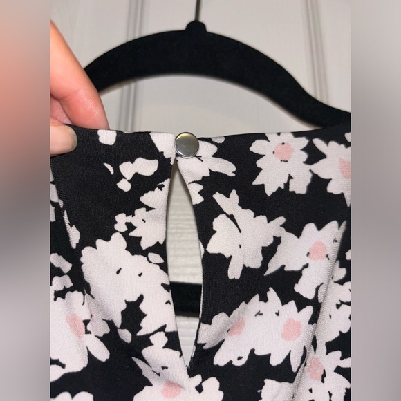 CALVIN KLEIN • L Floral Blouse - Picture 5 of 5